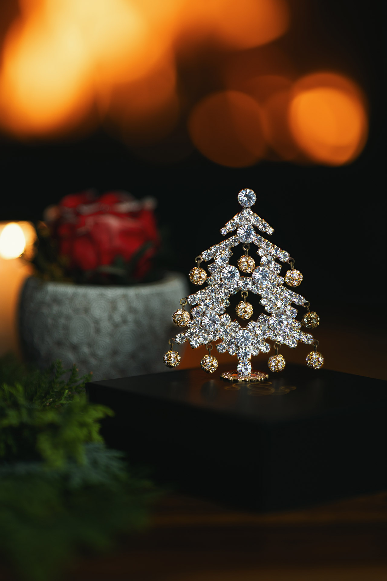 Dainty Dazzling Xmas Tree, handcrafted decoration ornaments