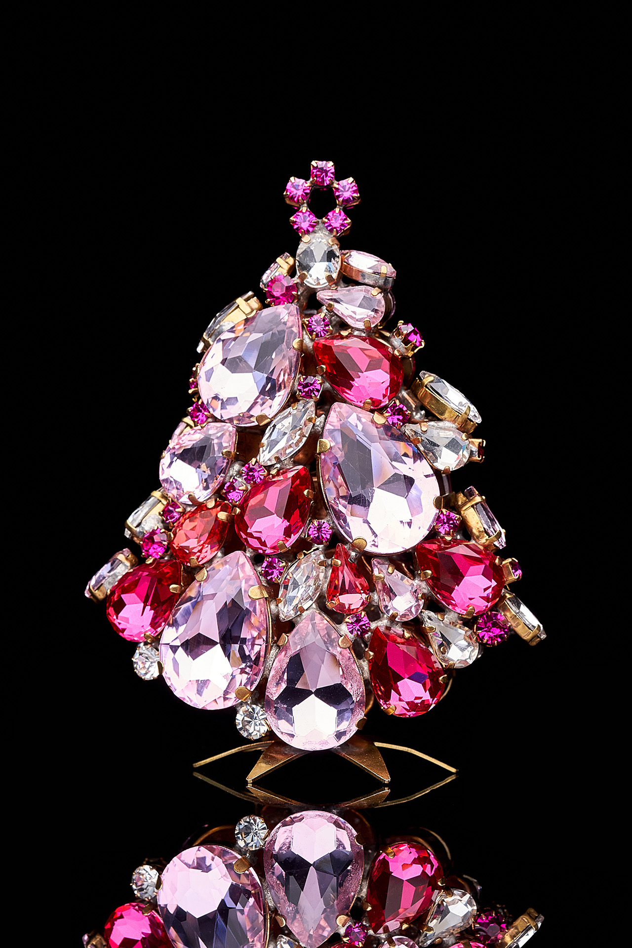 Vintage 3D Christmas tree Glitzy Gleam from pink rhinestones