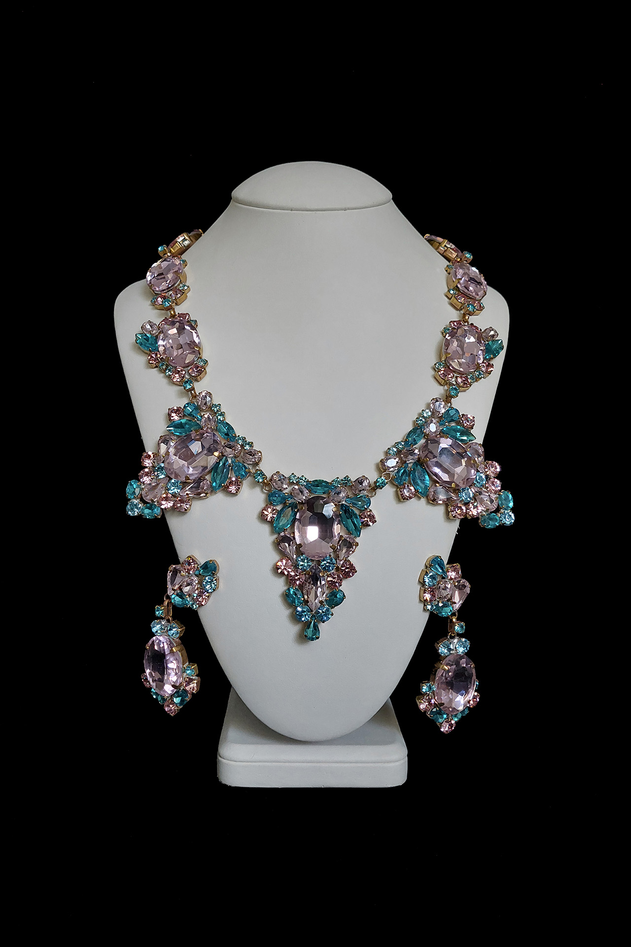 Handmade jewelry set Mythiq from pink rhinestones