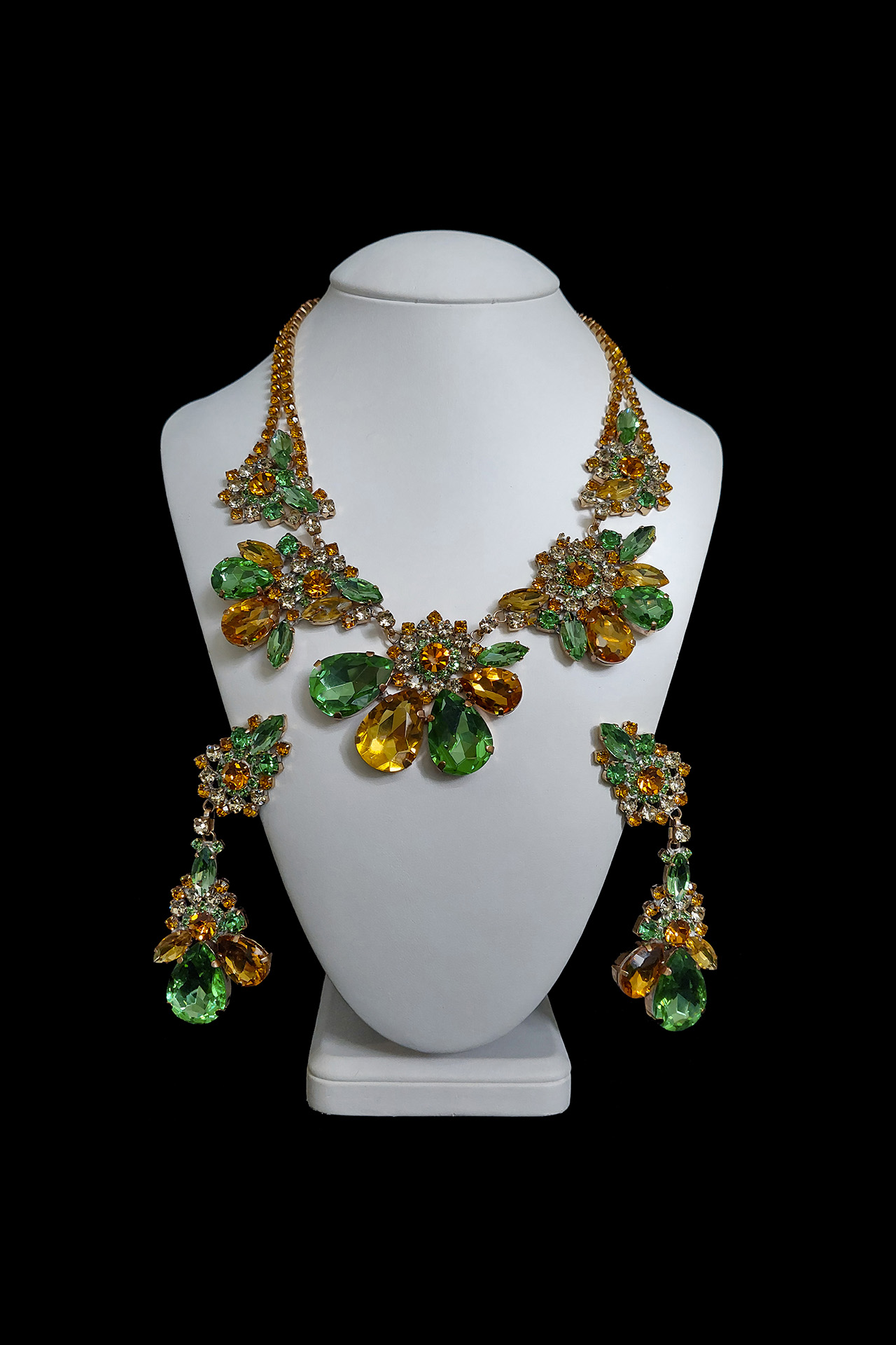 Flower necklace and earrings Parisienne from gold and green crystals